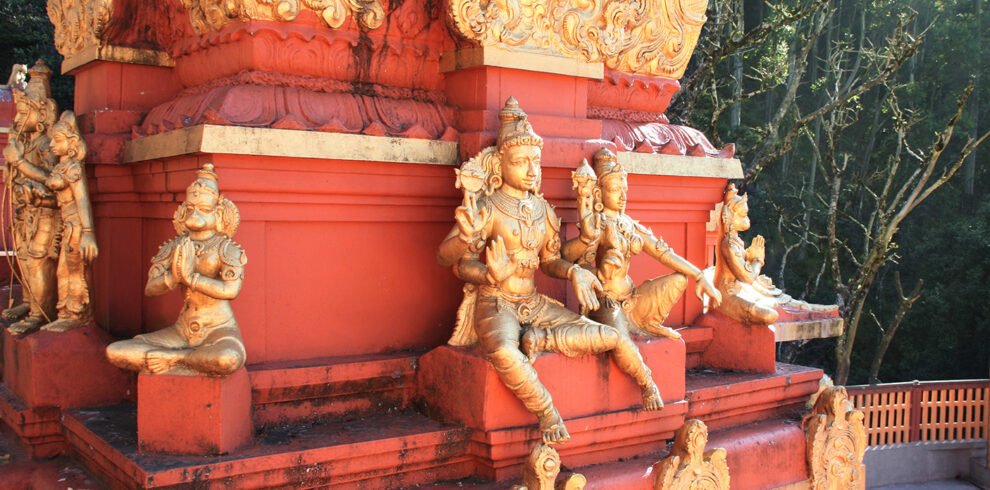 Statues of heroes of Ramayana and Lord Hanuman, Seetha Amman Tem